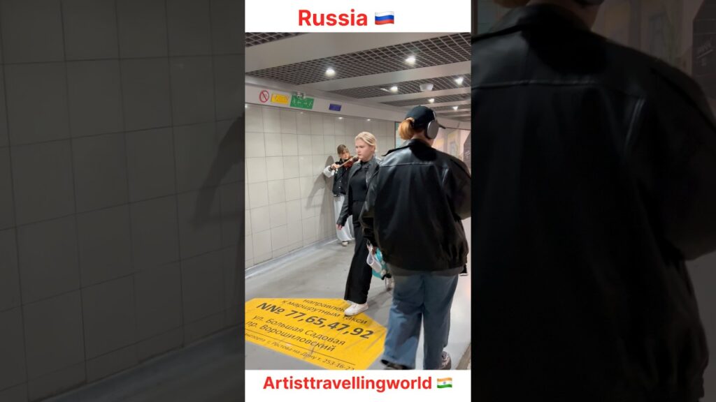 Art is everywhere in russia 🇷🇺. #russia  #travelblog  #traveling  #moscow  #artist