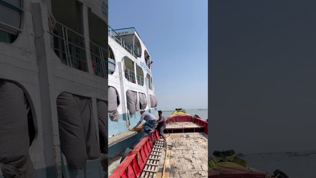 😱 #song #dhakatobarishal #travelblog #barishaltravels #travel #ganga #travelwebsite #duet 😱